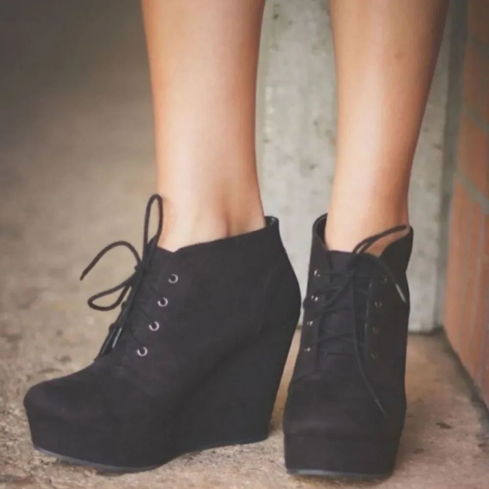 UNIVERSAL THREAD FAUX SUEDE WEDGE BOOTIE